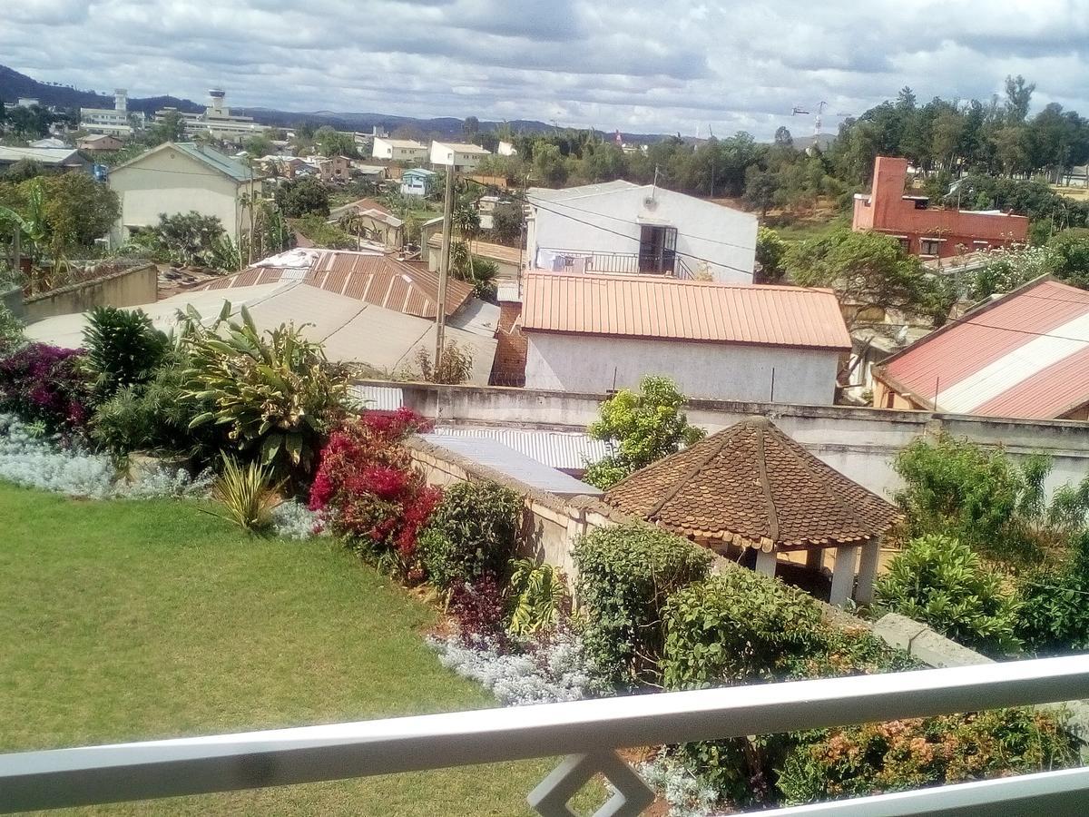 Bed and Breakfast Sahamalaza Ivato  Esterno foto